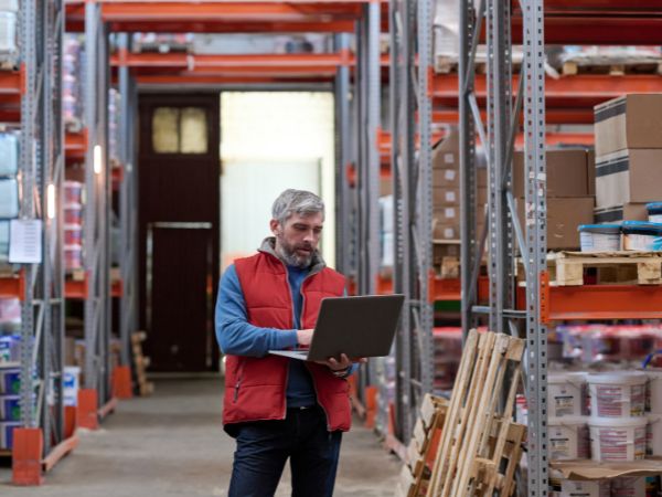 Apa Itu Distributor? Peran dan Tanggung Jawabnya dalam Bisnis